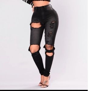 NWT. High Rise Distressed Stretch Skinny Black Fashion Nova Jeans. Size 1.